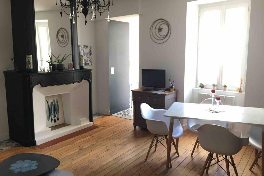 Appartement De Caractere Avec Terrasse. Ла Рошел Екстериор снимка